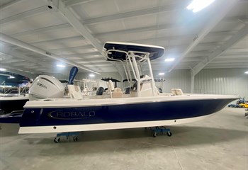 2025 Robalo 246 Cayman Biscayne Blue Boat